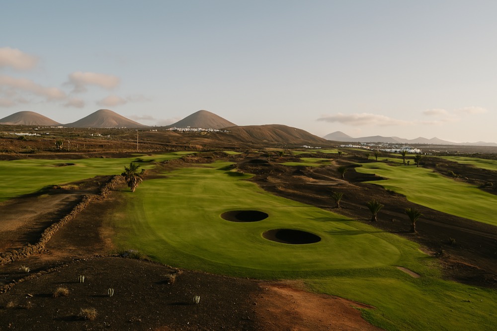 Lanzarote Golf con los volcanes detrás